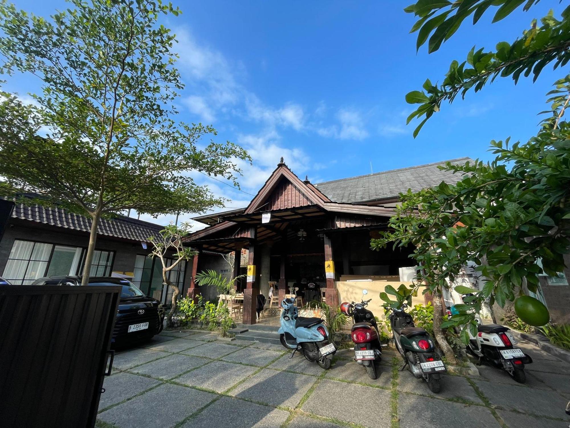 Nivaluma Hotel Ubud  Exterior photo